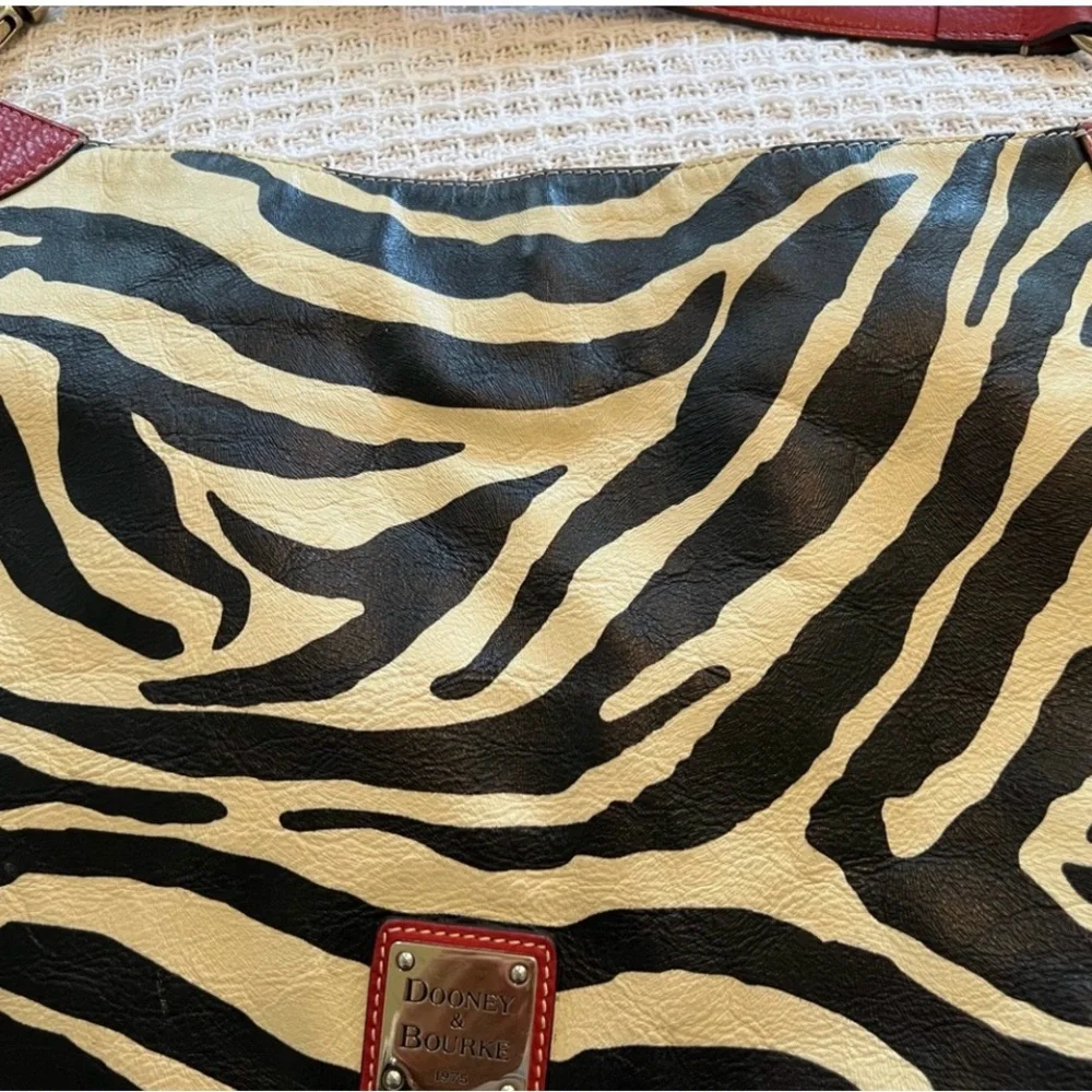 Vintage Dooney & Bourke Black and Cream Shoulder Bag with Zebra Print - Picture 13 of 14